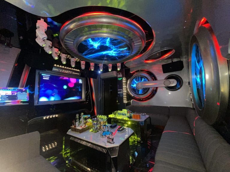 Karaoke V Party - Hồ Đắc Di, Đống Đa (4)