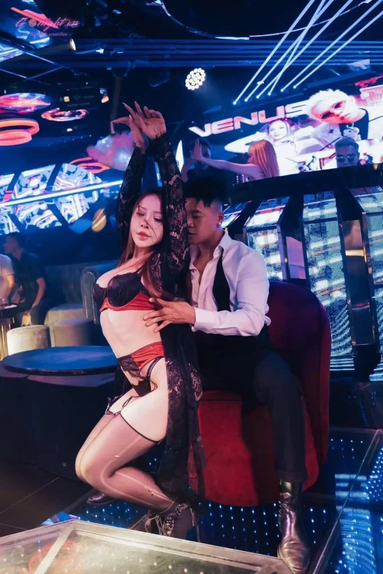 Venus Lounge - Xuân Thủy, Cầu Giấy (2)