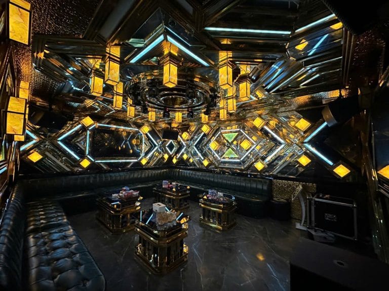Karaoke THE VOICE KTV - Quan Hoa, Cầu Giấy (2)