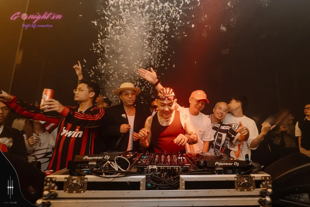 1111 Club 6