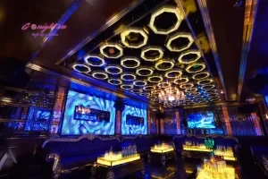 Karaoke Pattaya - Nguyễn Tuân, Thanh Xuân (1)