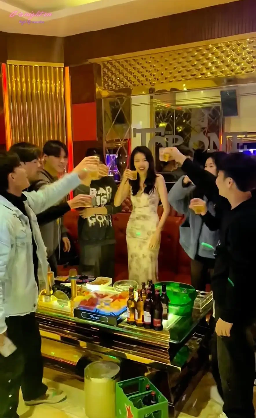 Karaoke Top One KTV - Ngọc Khánh, Ba Đình (2)