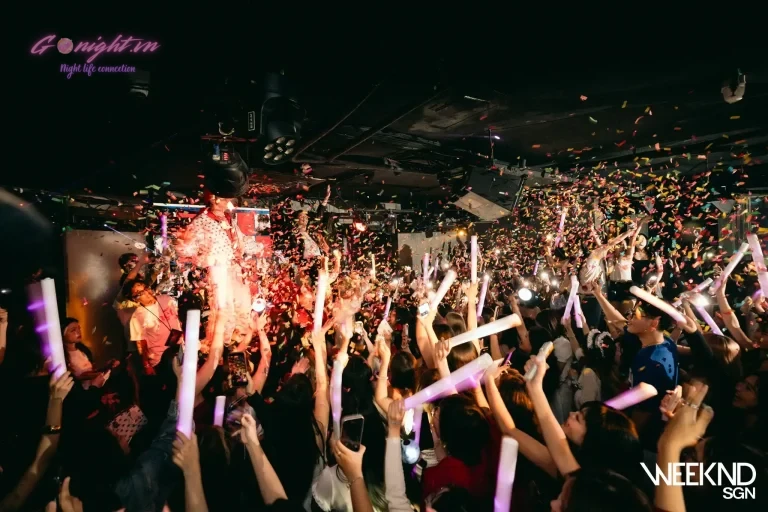 Weeknd SGN - Huỳnh Thúc Kháng, Quận 1 (1)