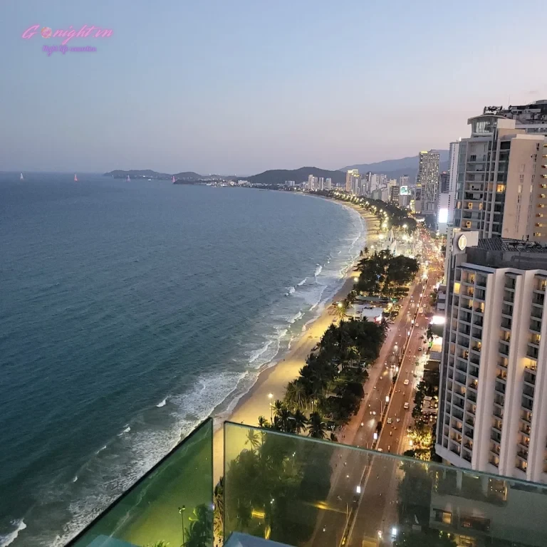 Top Sky Bar view đẹp không lối thoát tại Khánh Hoà