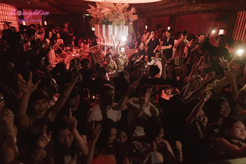 Quẩy Xuyên Màn Đêm: Khám Phá Top 7 Club & Bar Sôi Động Bậc Nhất Quận 1, Sài Gòn 7 bam bar 6
