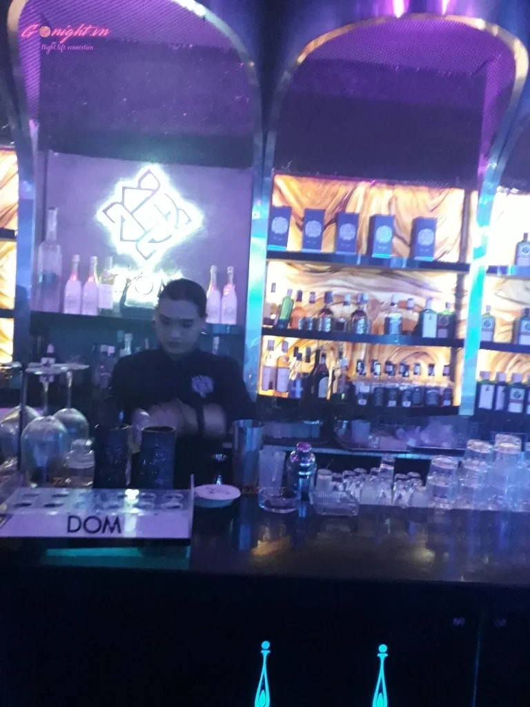 Top Club quẩy xuyên đêm tại Khánh Hoà