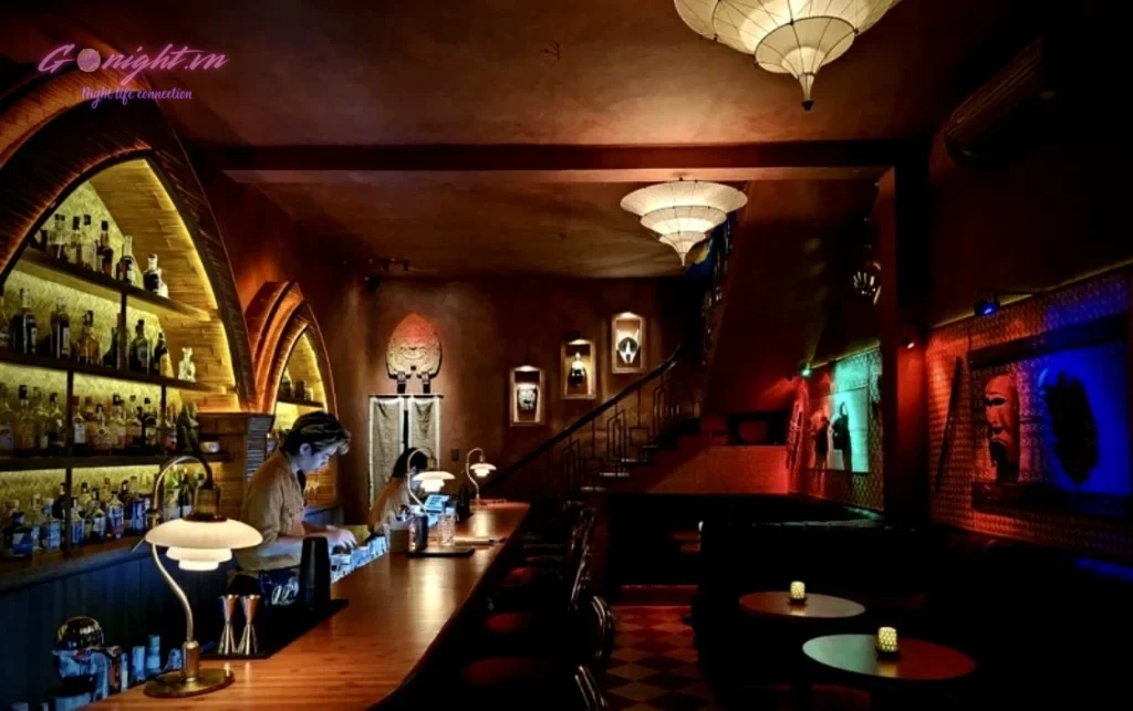 Top 7 Quán Cocktail Speakeasy và Hidden Bar Độc Đáo Khắp Việt Nam: Khám Phá Thế Giới Đồ Uống Nghệ Thuật 2 makara bar tiki speakeasy gmap 69f1ecba69b38 1