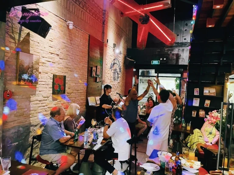 PHƯƠNG’S RETRO BAR - Lý Tự Trọng, Quận 1 (2)