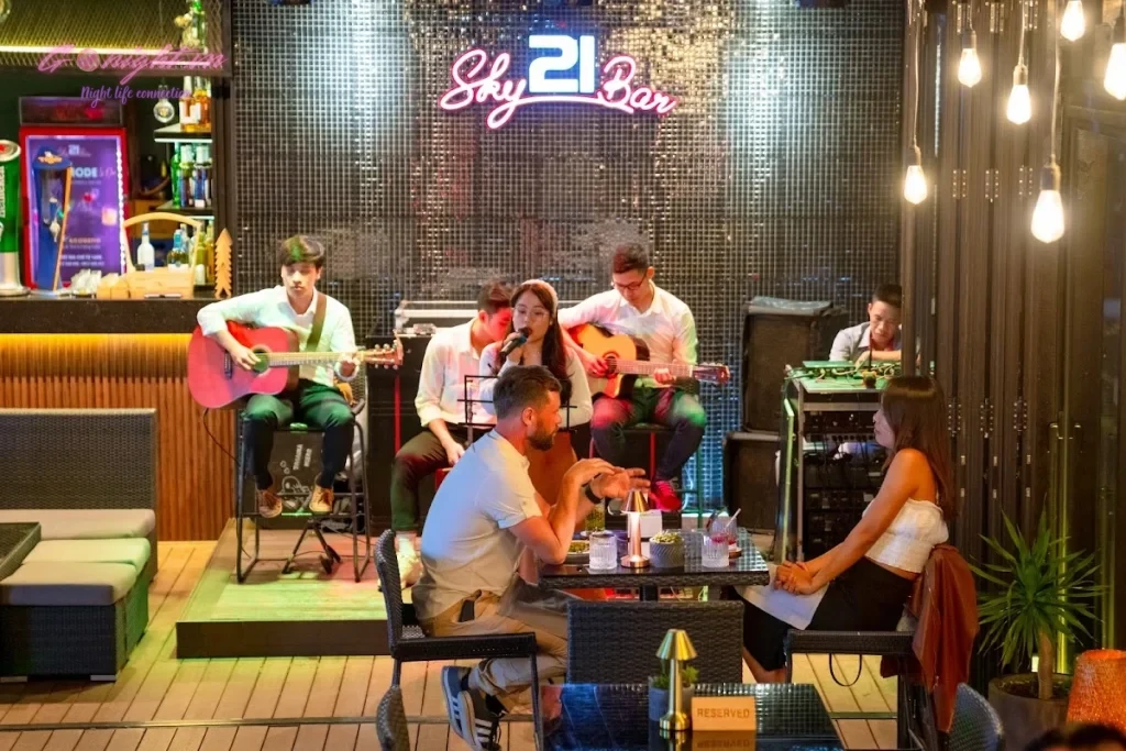 Sunset Sessions: 7 Best Rooftop Bars in Da Nang for Breathtaking Ocean Views 4 sky 21 bar gmap 69f1e945c39a3 1