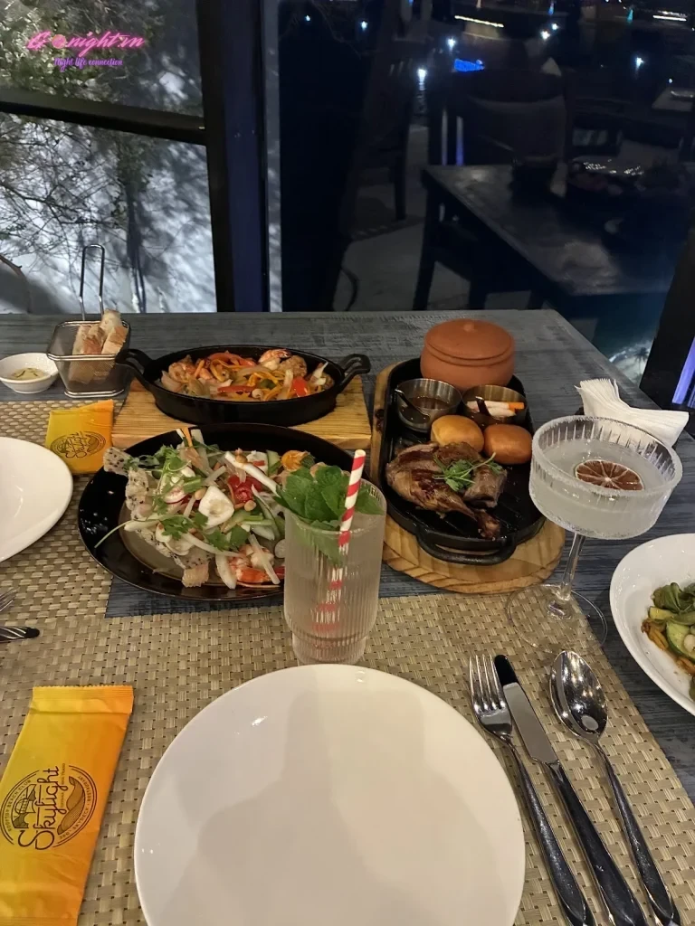 Skylight Rooftop Beach Club - Trần Phú, Thành phố Nha Trang (2)