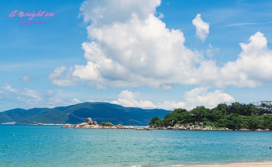 Nha Trang's Rhythmic Nights: Top 7 Live Music Bars & Pubs for an Unforgettable Evening 1 a body of water surrounded by mountains and trees