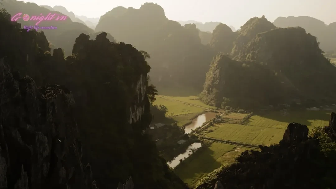 First-Timer's Guide to Nuru Massage: What to Expect and How to Choose a Reputable Spa in Vietnam 2 Misty mountains and rice paddies at sunrise
