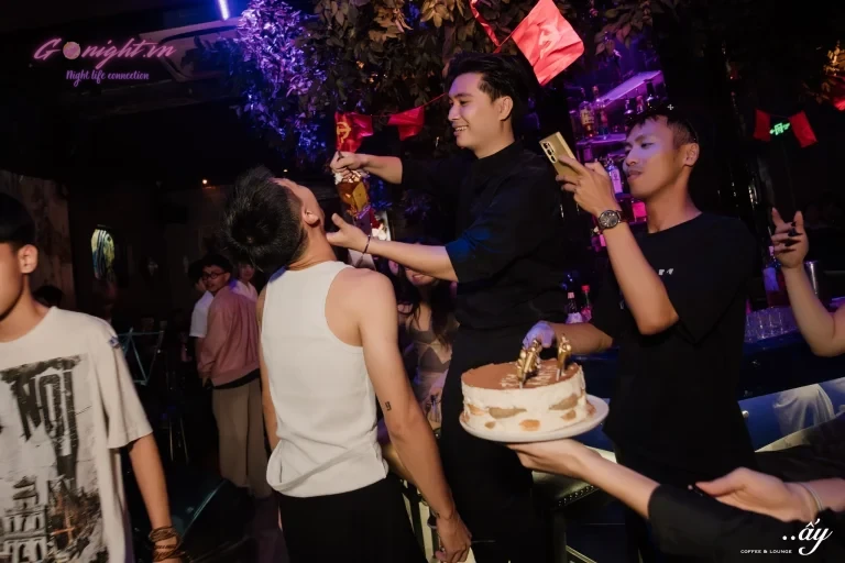 Ấy Lounge - Hàng Bún, Ba Đình (5)