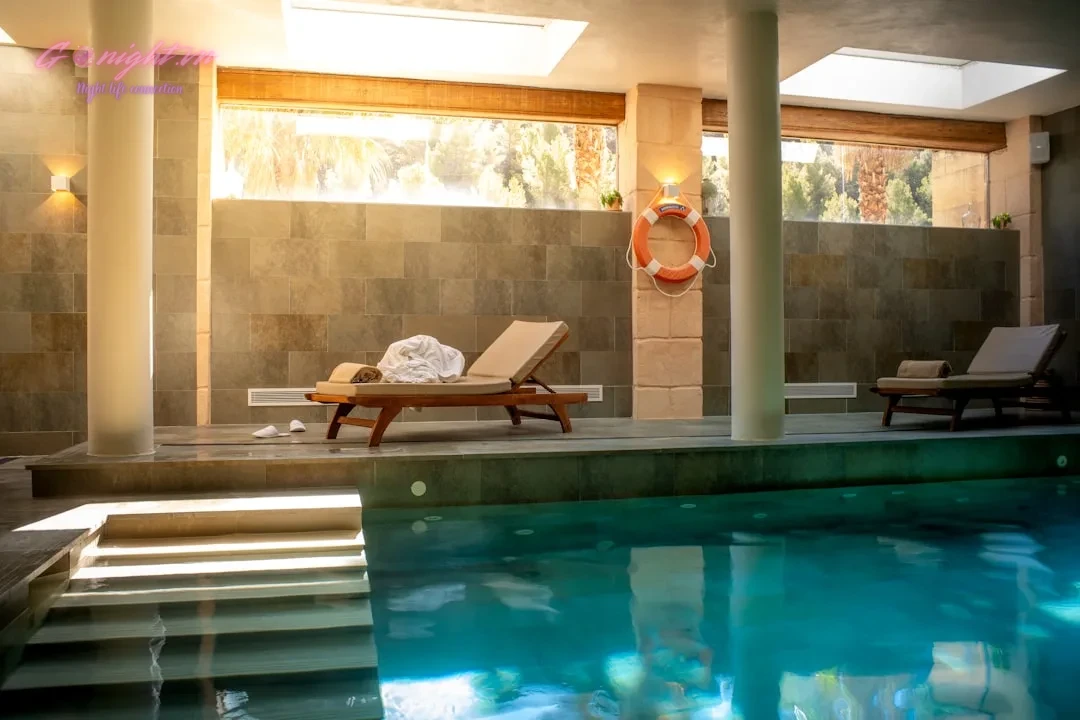 Khám Phá Top 5 Địa Điểm Massage Làng Việt Kiều Châu Âu Thư Giãn Đỉnh Cao 1 A large swimming pool with a lounge chair next to it
