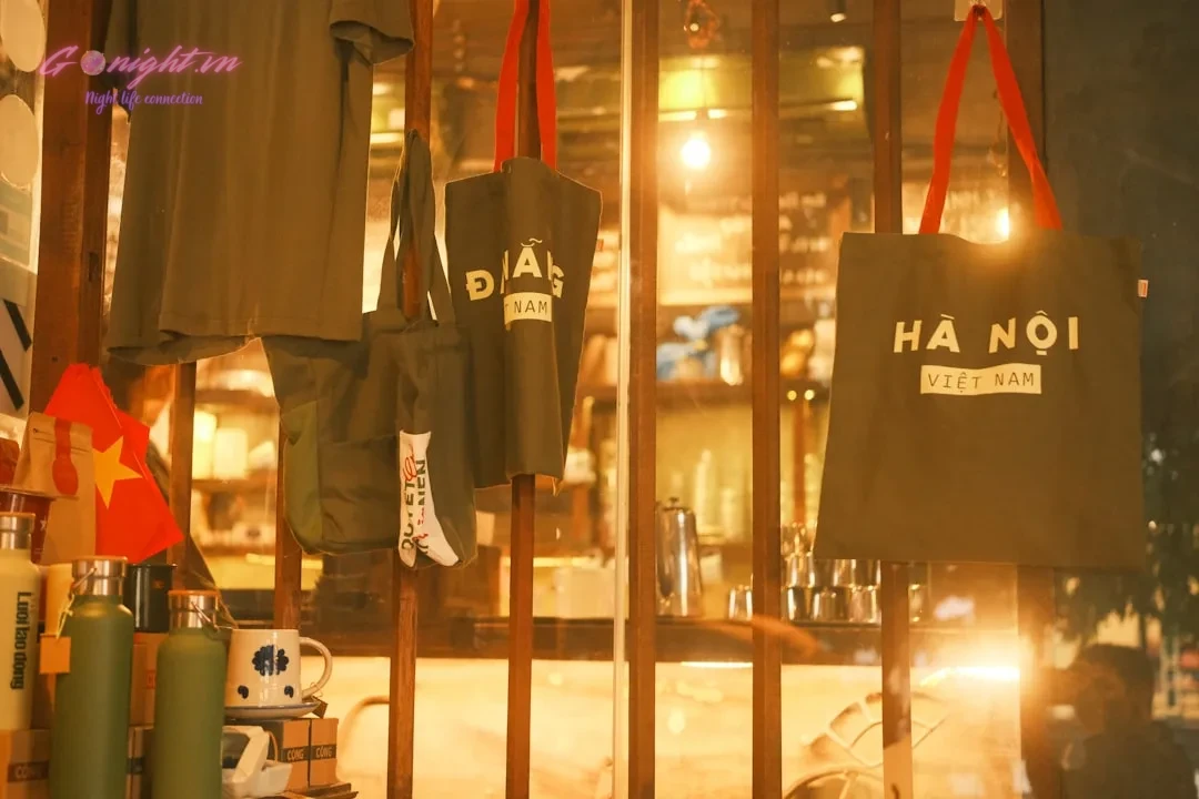 Top 5 Whisky & Gin Bars in Hanoi for Connoisseurs 4 Tote bags and merchandise displayed in a shop window.