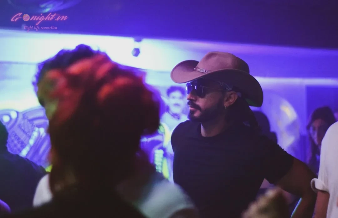 Man in cowboy hat at a nightclub
