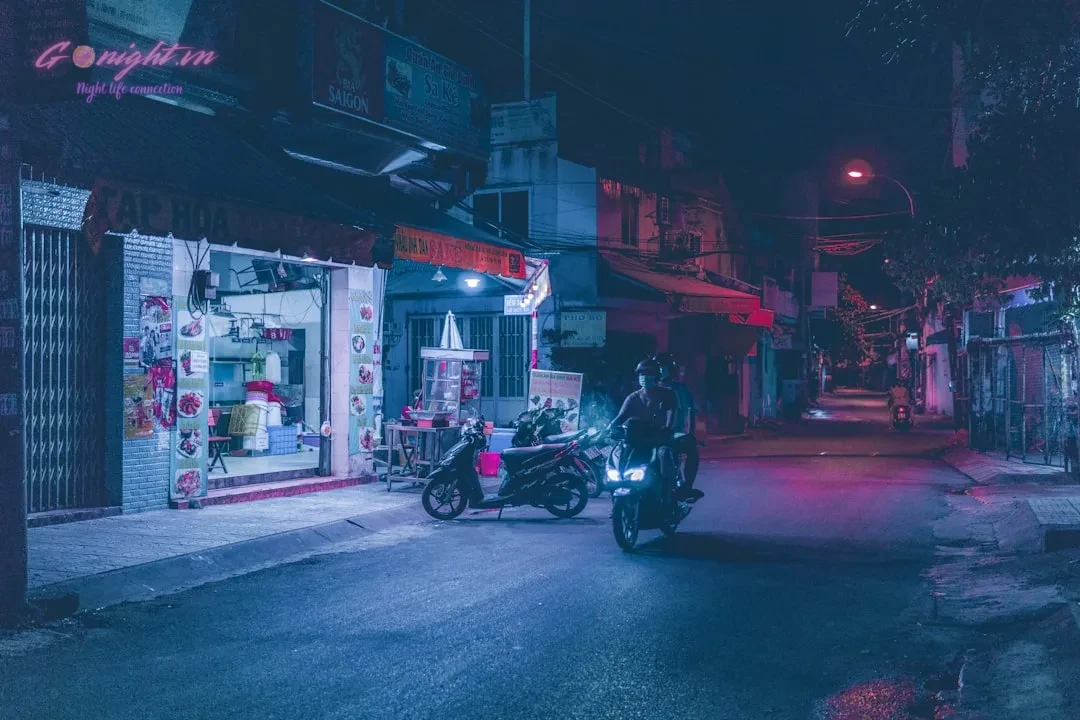 Tàn Tiệc Chưa Tàn Vui: Cẩm Nang 'Tăng 2, Tăng 3' Xuyên Màn Đêm Tại Hà Nội & Sài Gòn 1 black motorcycle parked on street during night time