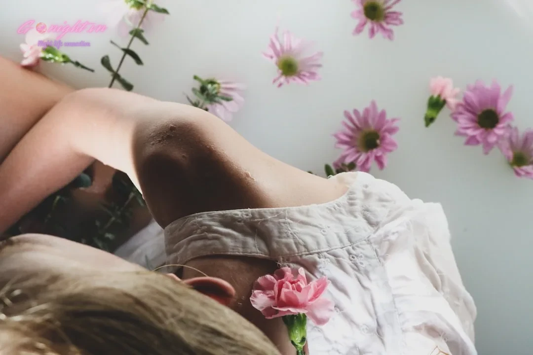 Massage Dubai Luxury Q1: Khám Phá Thiên Đường Thư Giãn Đẳng Cấp Giữa Lòng Sài Gòn 3 person in white and pink floral shorts lying on bed