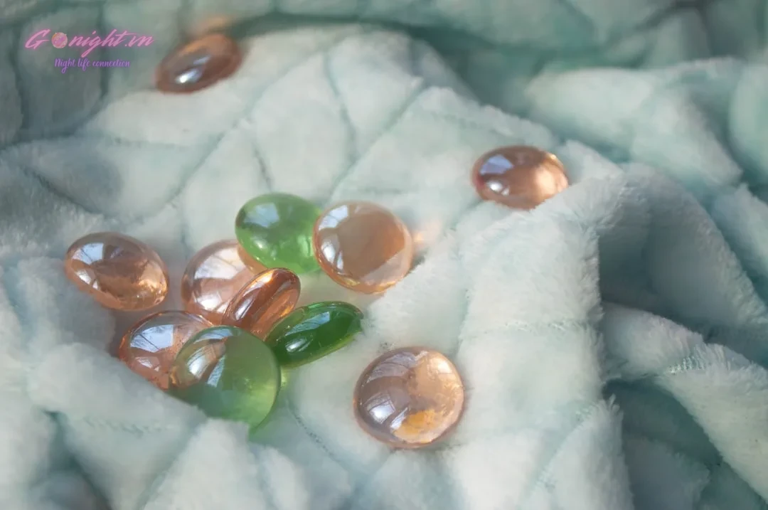 Top Quán Massage Bình Dương Tốt Nhất Cho Trải Nghiệm Thư Giãn Đỉnh Cao 9 a close up of a bunch of pills on a blanket