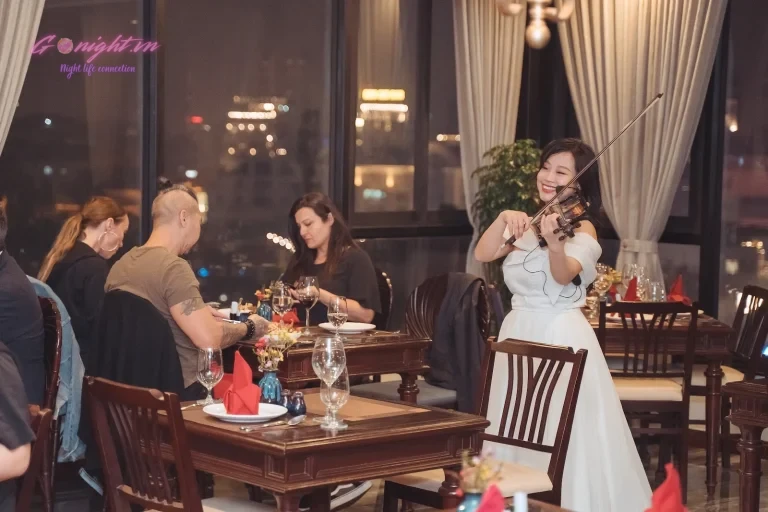 UPPER CLOUD SKY BAR - Cầu Gỗ, Hoàn Kiếm (4)